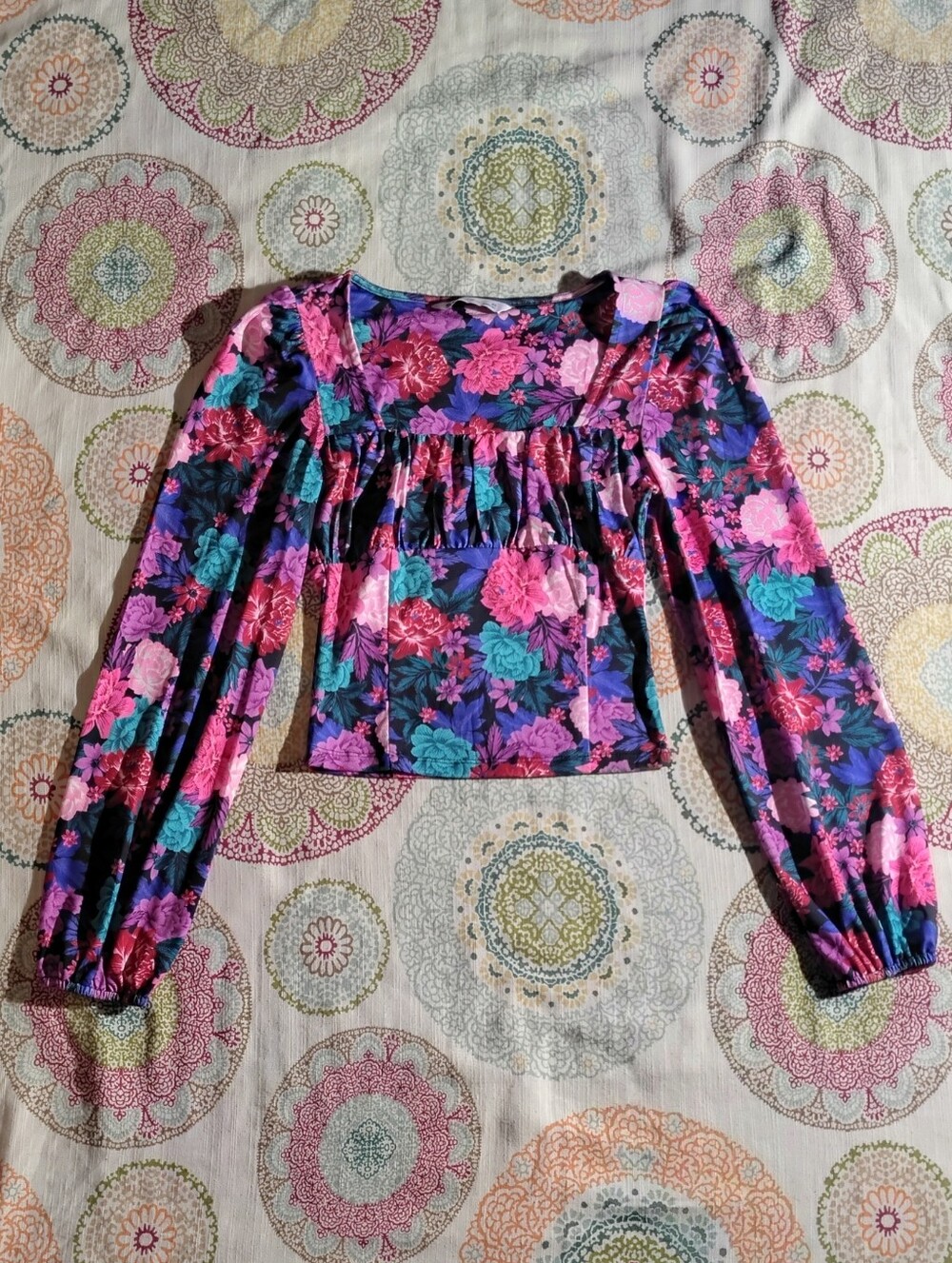 SO Floral Ruched Long-Sleeve Crop Top